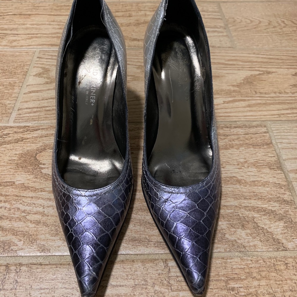 Donald Pliner pumps